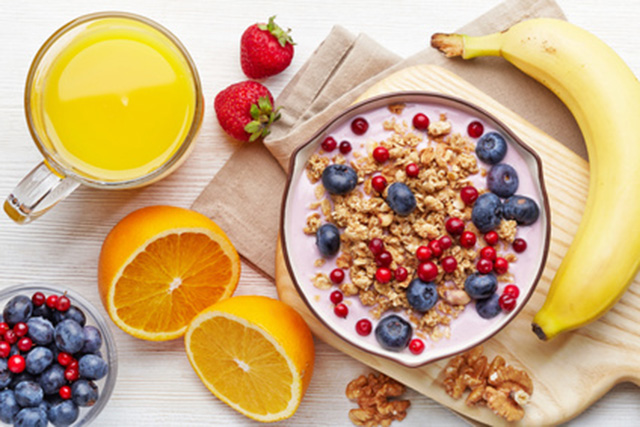Eating breakfast reduces food cravings