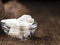 5 reasons to keep coconut oil in the bathroom