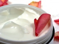 DIY rose and coconut body lotion