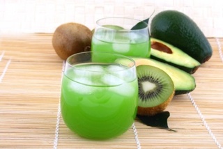 Kiwi, arugula and avocado body healer smoothie