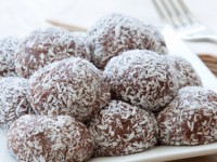 Raw chocolate and coconut balls