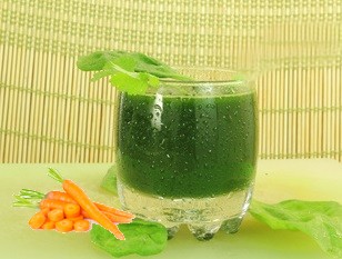 Carrot and spinach eczema juice