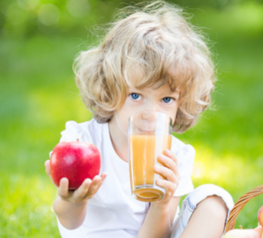 Yummy, zesty applelicious drink for kids