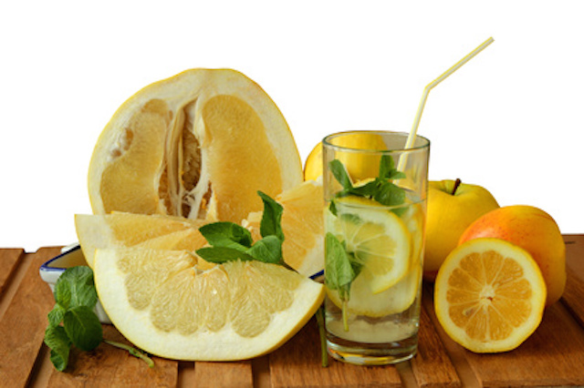 Iced apple lemonade for a slimmer summer body