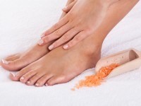 Himalayan salt and mint foot scrub