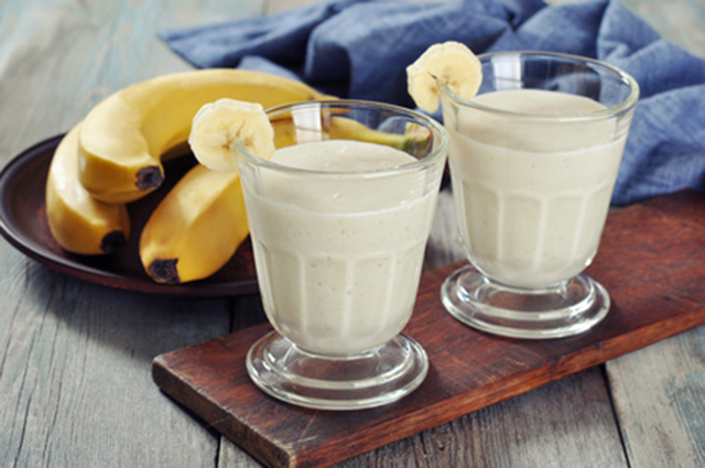 Banana date smoothie