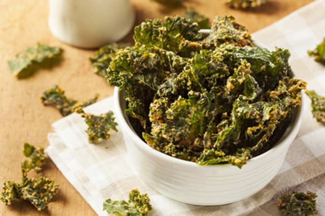 Homemade healthy kale chips recipe