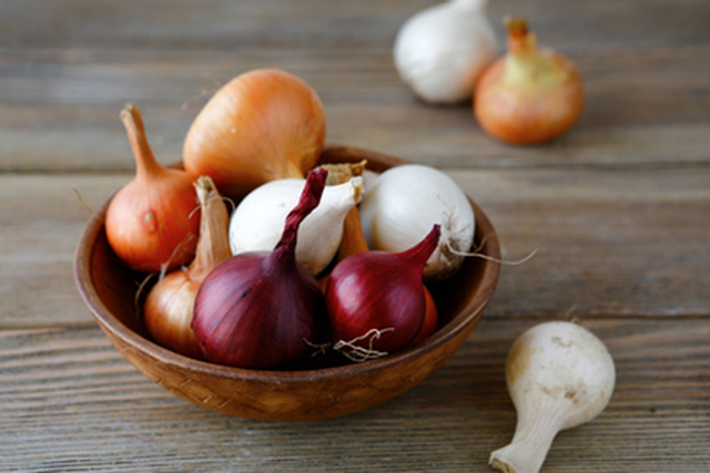 Onions may improve blood sugar and cholesterol