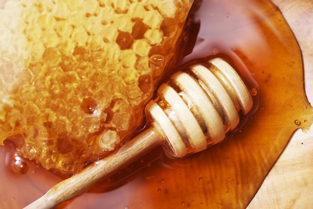 Raw honey contains probiotics that boost the immune system