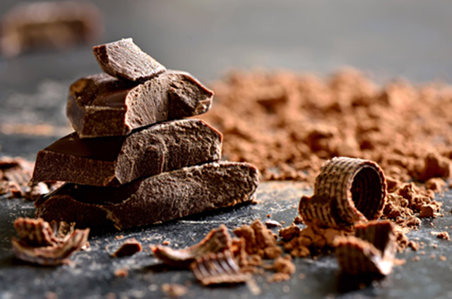 Dark chocolate helps reduce blood pressure