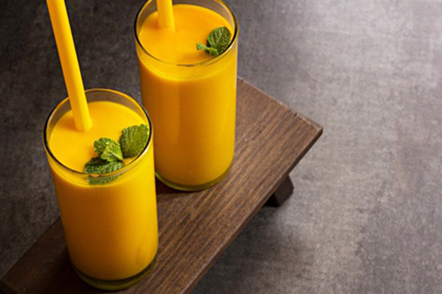 Mango turmeric anti-inflammatory smoothie