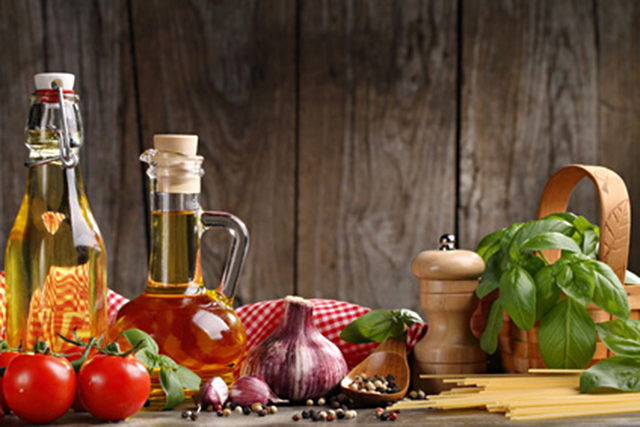 Mediterranean diet and olive oil reduce breast cancer risk