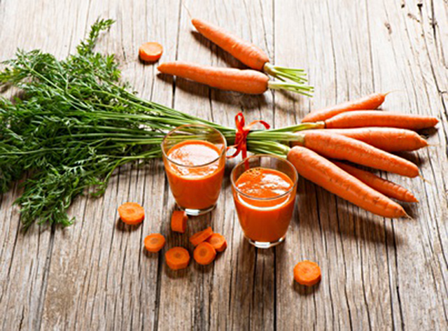 Turmeric carrot detox juice