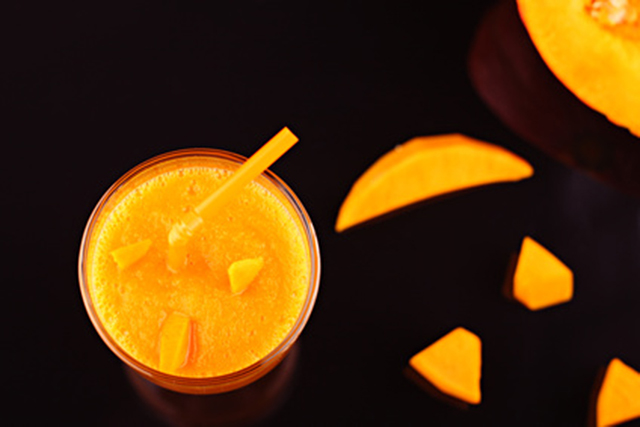 Halloween pumpkin cinnamon smoothie