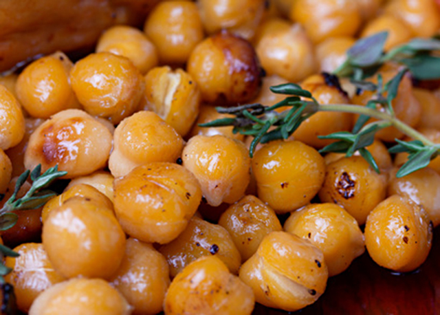 Healthy roasted chickpeas snack
