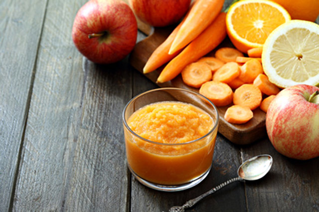 Carrot apple smoothie for thicker hair