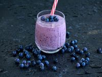 Psoriasis-fighting turmeric blueberry smoothie