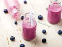 Blueberry ginger diabetes fighter smoothie