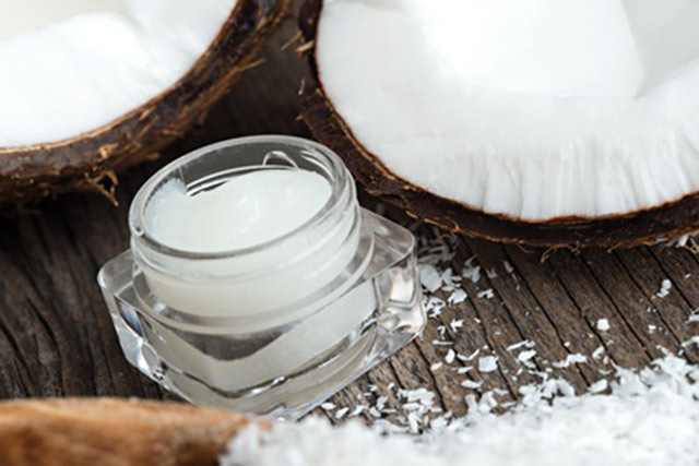 Coconut oil fights deadly yeast infections