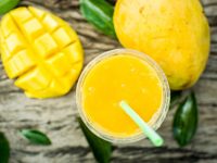 Green tea mango breast cancer-fighting smoothie