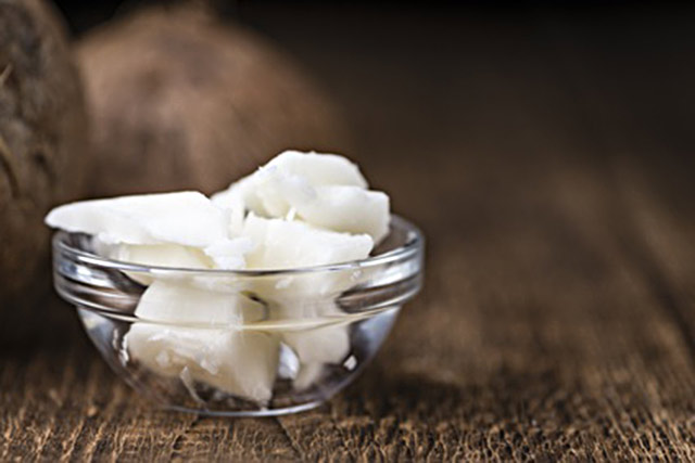 5 reasons to keep coconut oil in the bathroom