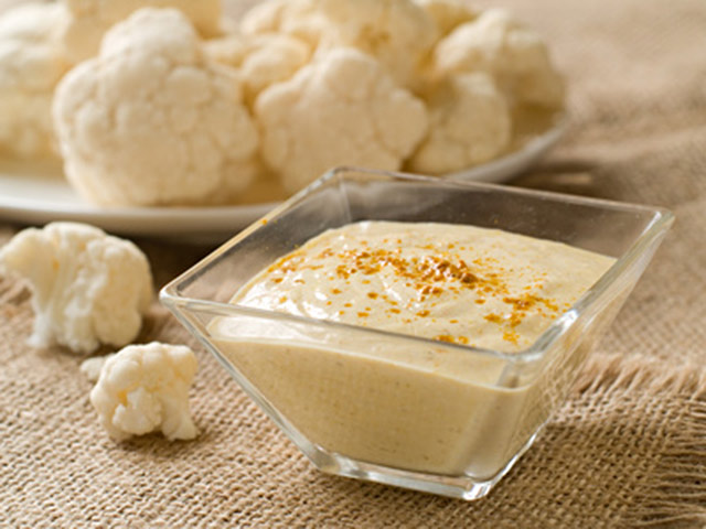 Healthy creamy cauliflower dip