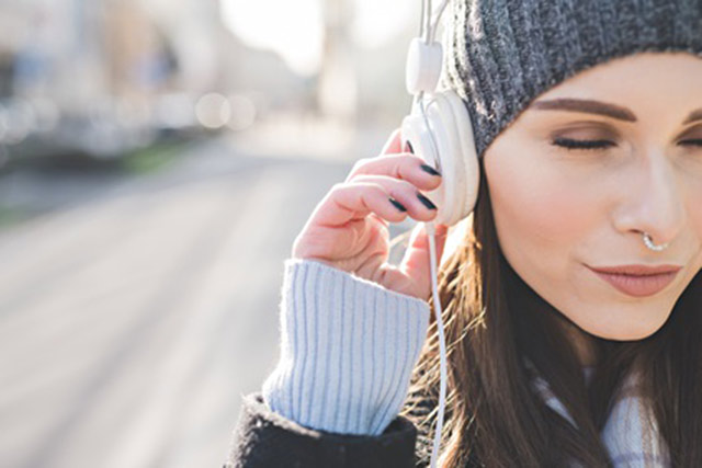 5 amazing benefits of listening to music