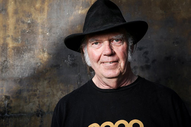 Neil Young joins Dakota Access Pipeline protestors