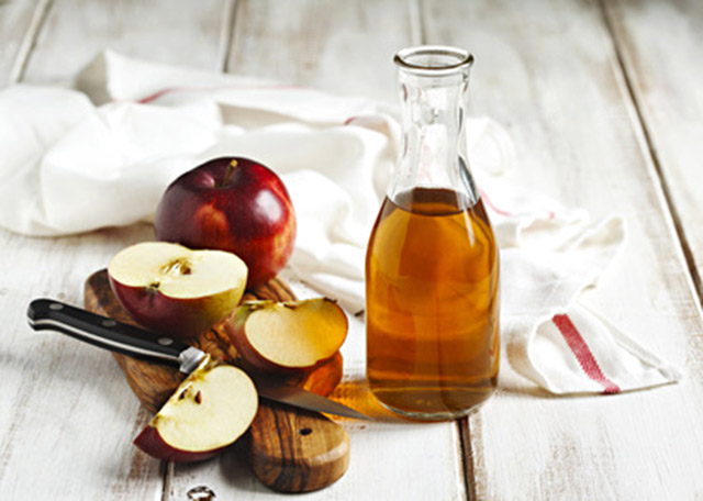 Potent apple cider vinegar holiday detox drink