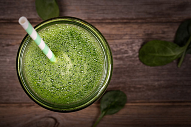 Powerful energy boosting kale and date smoothie